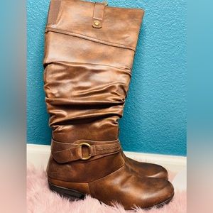 Brand new, beautiful brown boots! They are too big for me received as gift